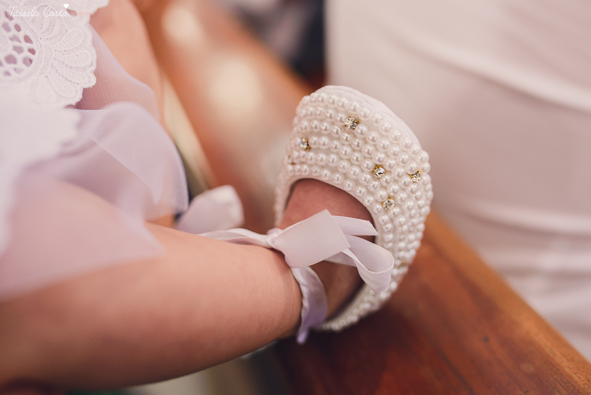 fotografia de batizado em vila velha es, fotos inesquecíveis e lindas do batizado, momento muito importante para toda a família, vestido para batizado lindo, decoração para almoço de batizado