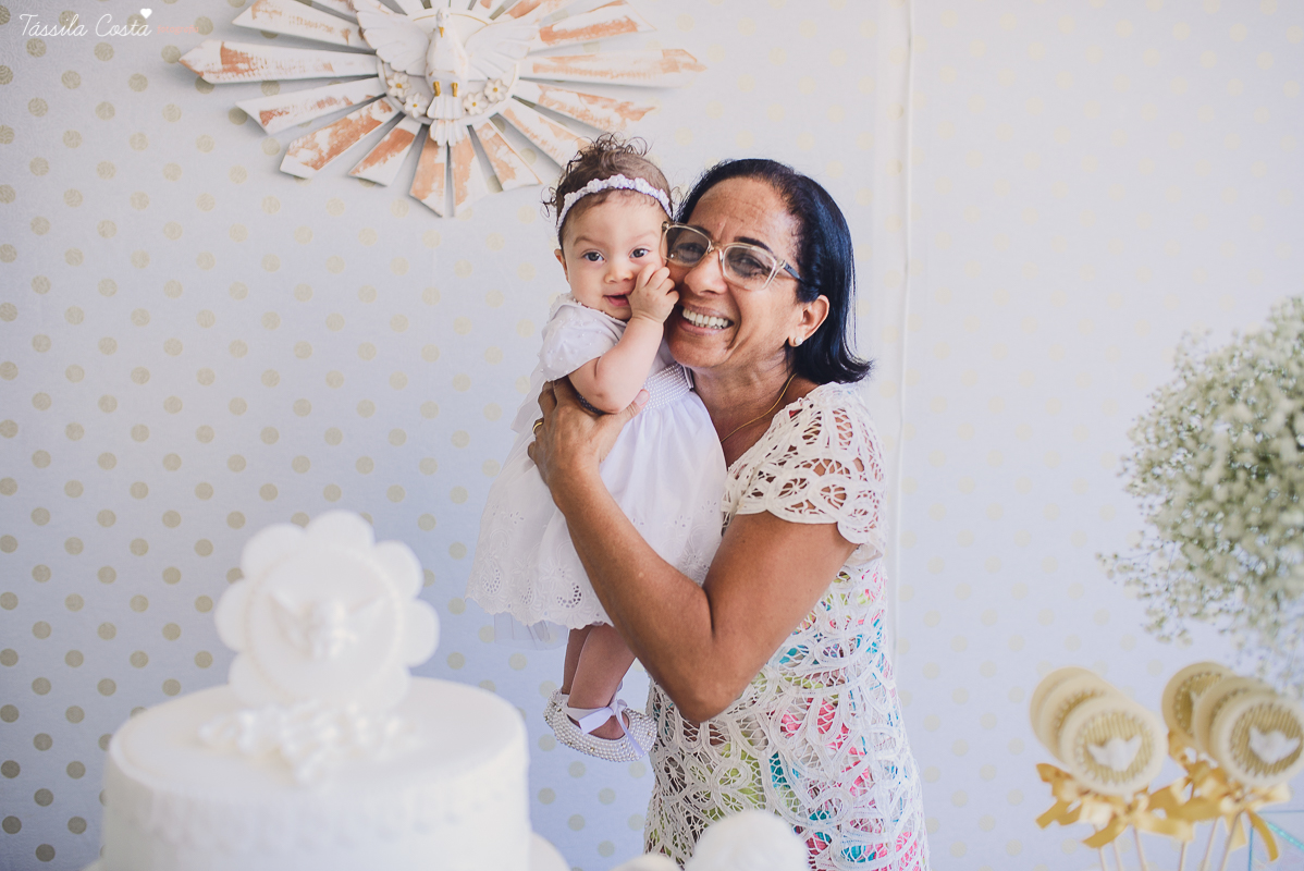 fotografia de batizado em vila velha es, fotos inesquecíveis e lindas do batizado, momento muito importante para toda a família, vestido para batizado lindo, decoração para almoço de batizado