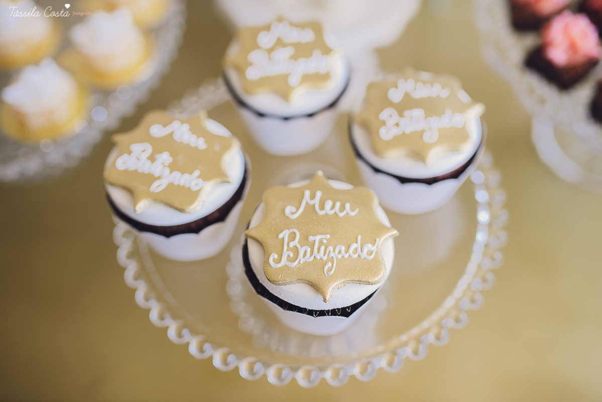 fotografia de batizado em vila velha es, fotos inesquecíveis e lindas do batizado, momento muito importante para toda a família, vestido para batizado lindo, decoração para almoço de batizado
