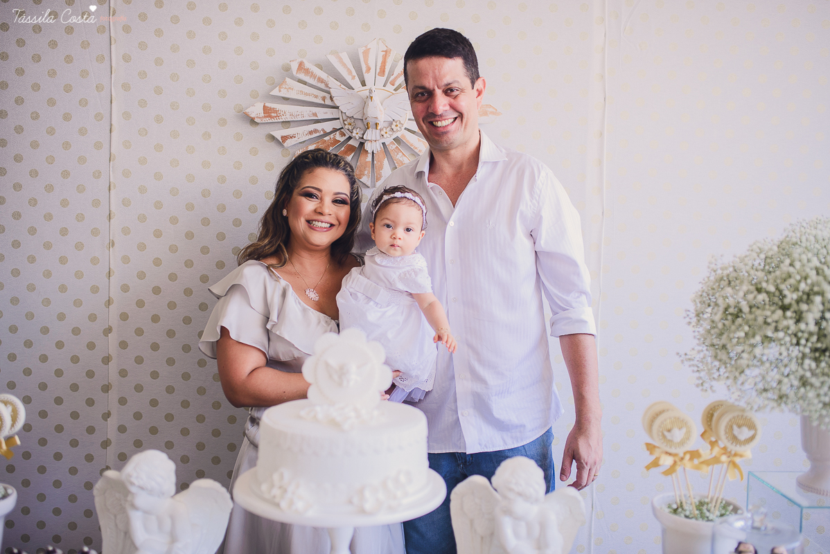 fotografia de batizado em vila velha es, fotos inesquecíveis e lindas do batizado, momento muito importante para toda a família, vestido para batizado lindo, decoração para almoço de batizado