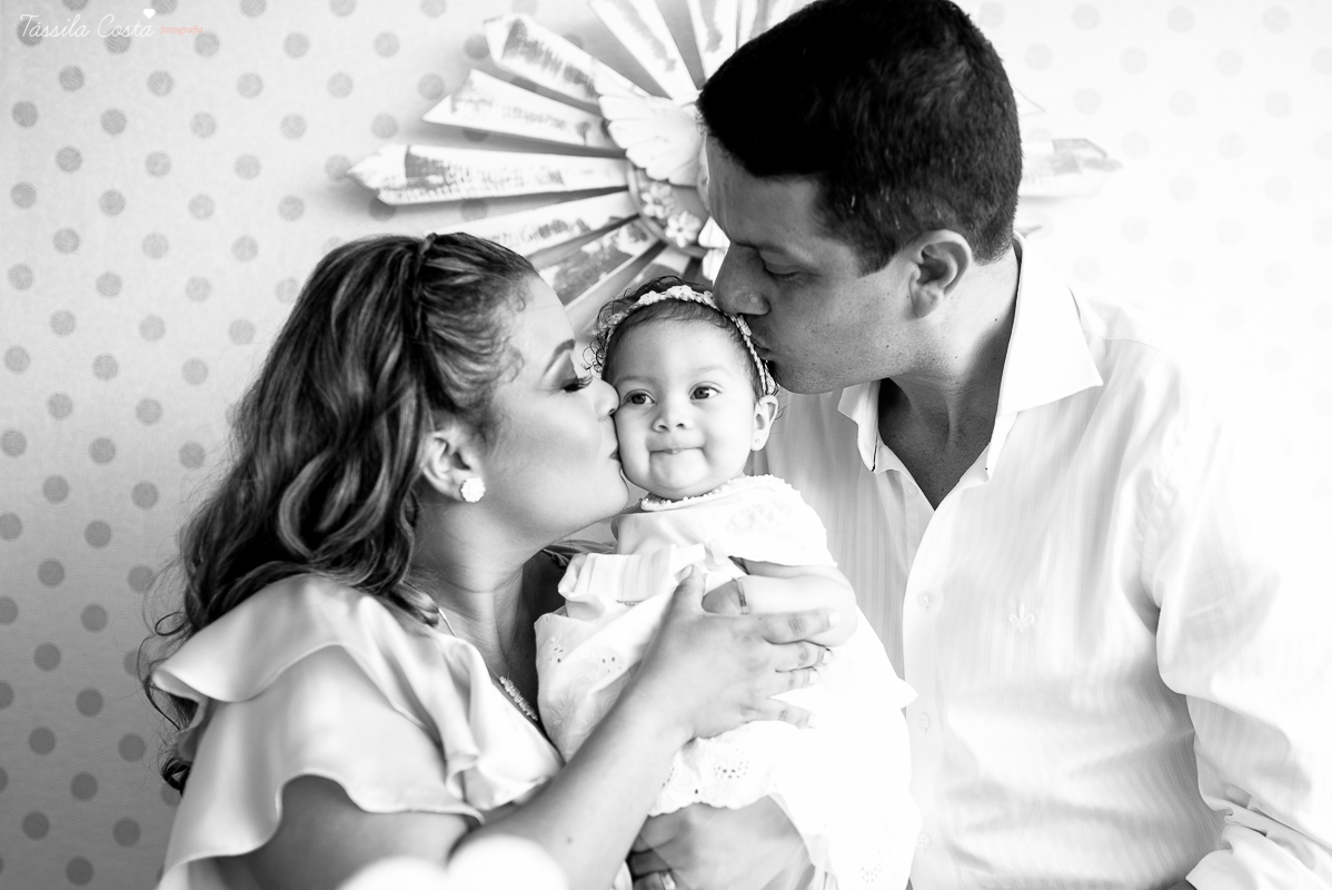 fotografia de batizado em vila velha es, fotos inesquecíveis e lindas do batizado, momento muito importante para toda a família, vestido para batizado lindo, decoração para almoço de batizado