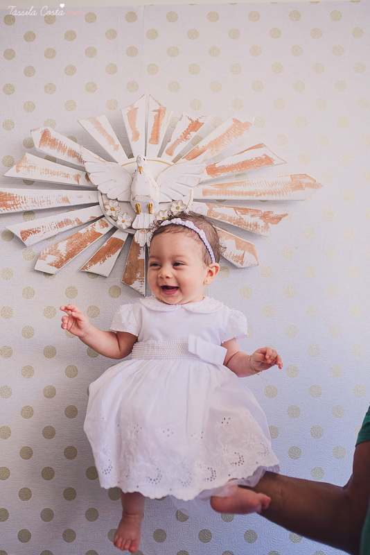 fotografia de batizado em vila velha es, fotos inesquecíveis e lindas do batizado, momento muito importante para toda a família, vestido para batizado lindo, decoração para almoço de batizado