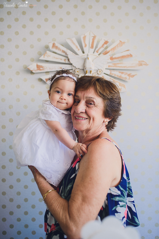 fotografia de batizado em vila velha es, fotos inesquecíveis e lindas do batizado, momento muito importante para toda a família, vestido para batizado lindo, decoração para almoço de batizado