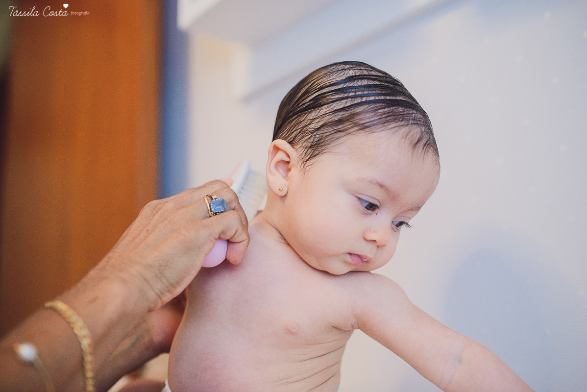 fotografia de batizado em vila velha es, fotos inesquecíveis e lindas do batizado, momento muito importante para toda a família, vestido para batizado lindo, decoração para almoço de batizado