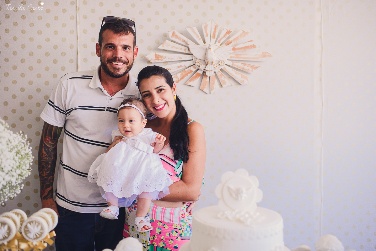 fotografia de batizado em vila velha es, fotos inesquecíveis e lindas do batizado, momento muito importante para toda a família, vestido para batizado lindo, decoração para almoço de batizado