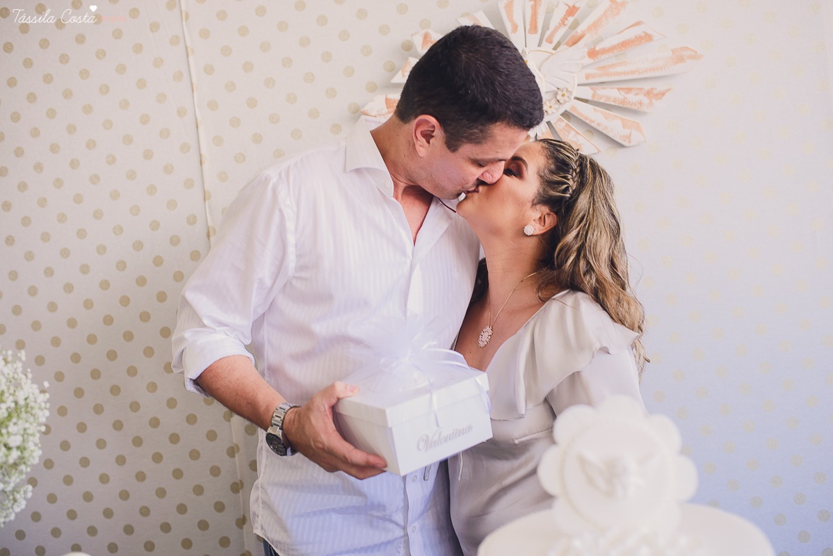 fotografia de batizado em vila velha es, fotos inesquecíveis e lindas do batizado, momento muito importante para toda a família, vestido para batizado lindo, decoração para almoço de batizado