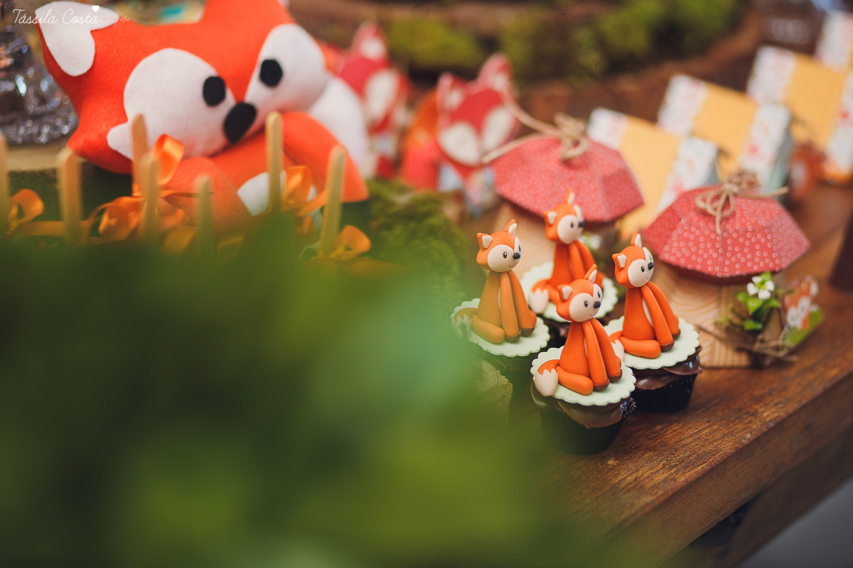 chá de bebê super diferente, festa no tema raposa, festa intimista e linda, chá de bebê de menino, decoração de chá de bebê super diferente