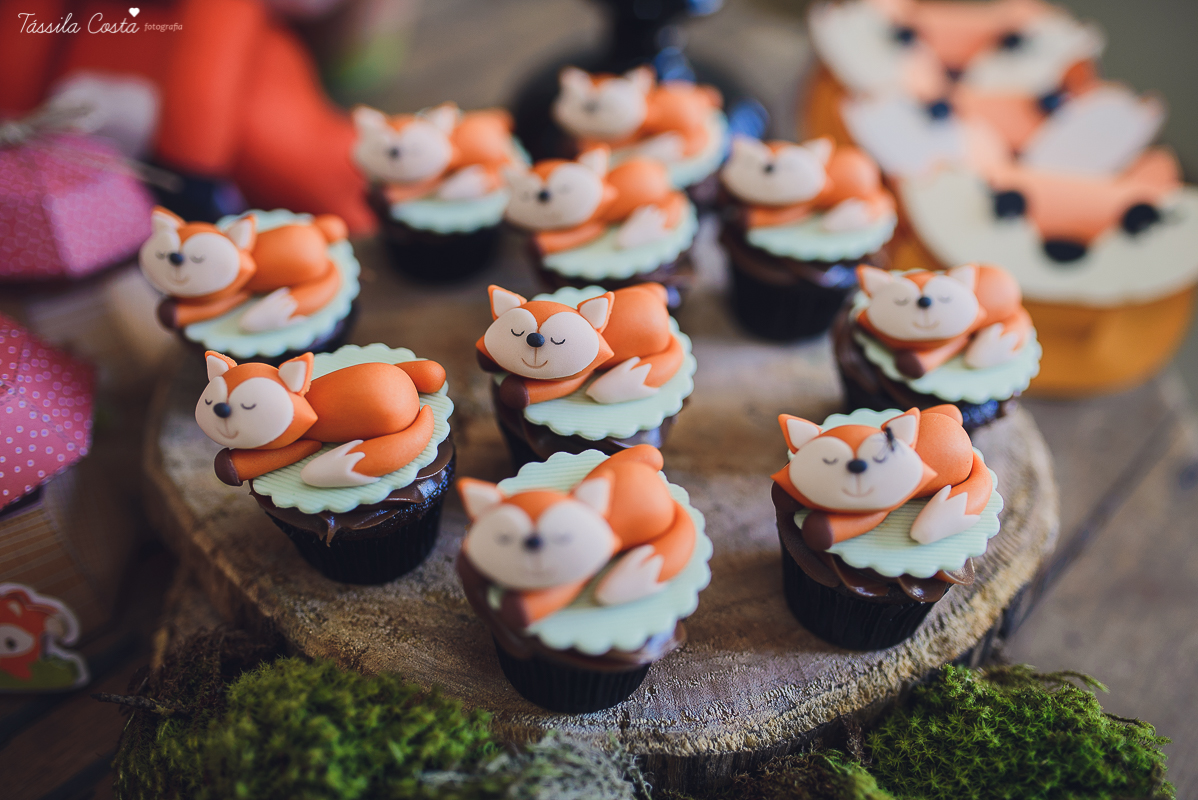 chá de bebê super diferente, festa no tema raposa, festa intimista e linda, chá de bebê de menino, decoração de chá de bebê super diferente