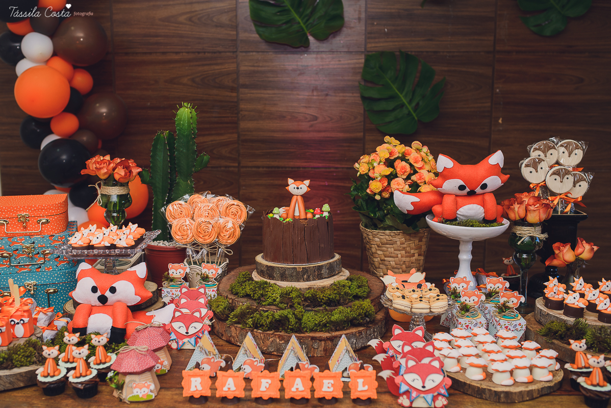 chá de bebê super diferente, festa no tema raposa, festa intimista e linda, chá de bebê de menino, decoração de chá de bebê super diferente