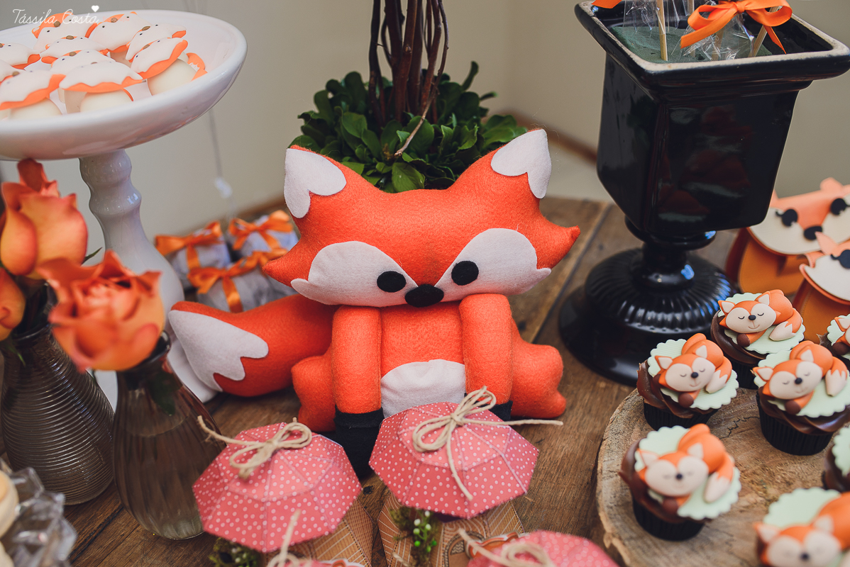 chá de bebê super diferente, festa no tema raposa, festa intimista e linda, chá de bebê de menino, decoração de chá de bebê super diferente