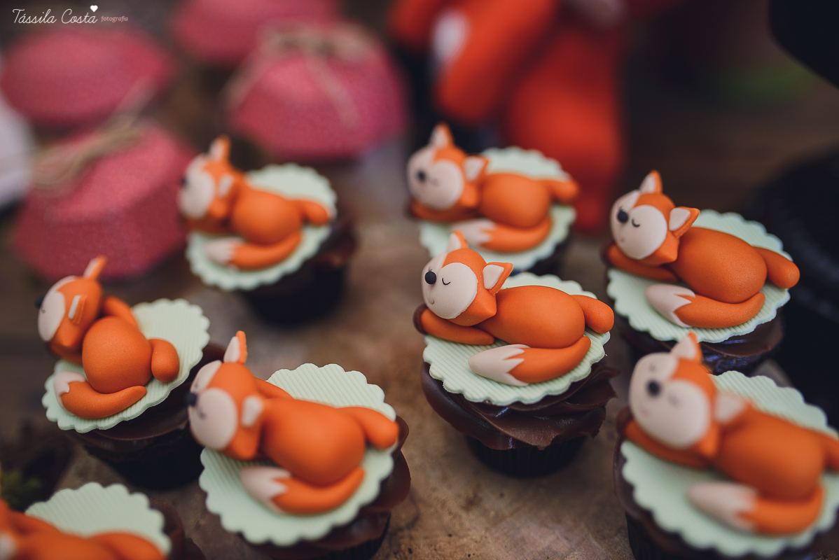 chá de bebê super diferente, festa no tema raposa, festa intimista e linda, chá de bebê de menino, decoração de chá de bebê super diferente