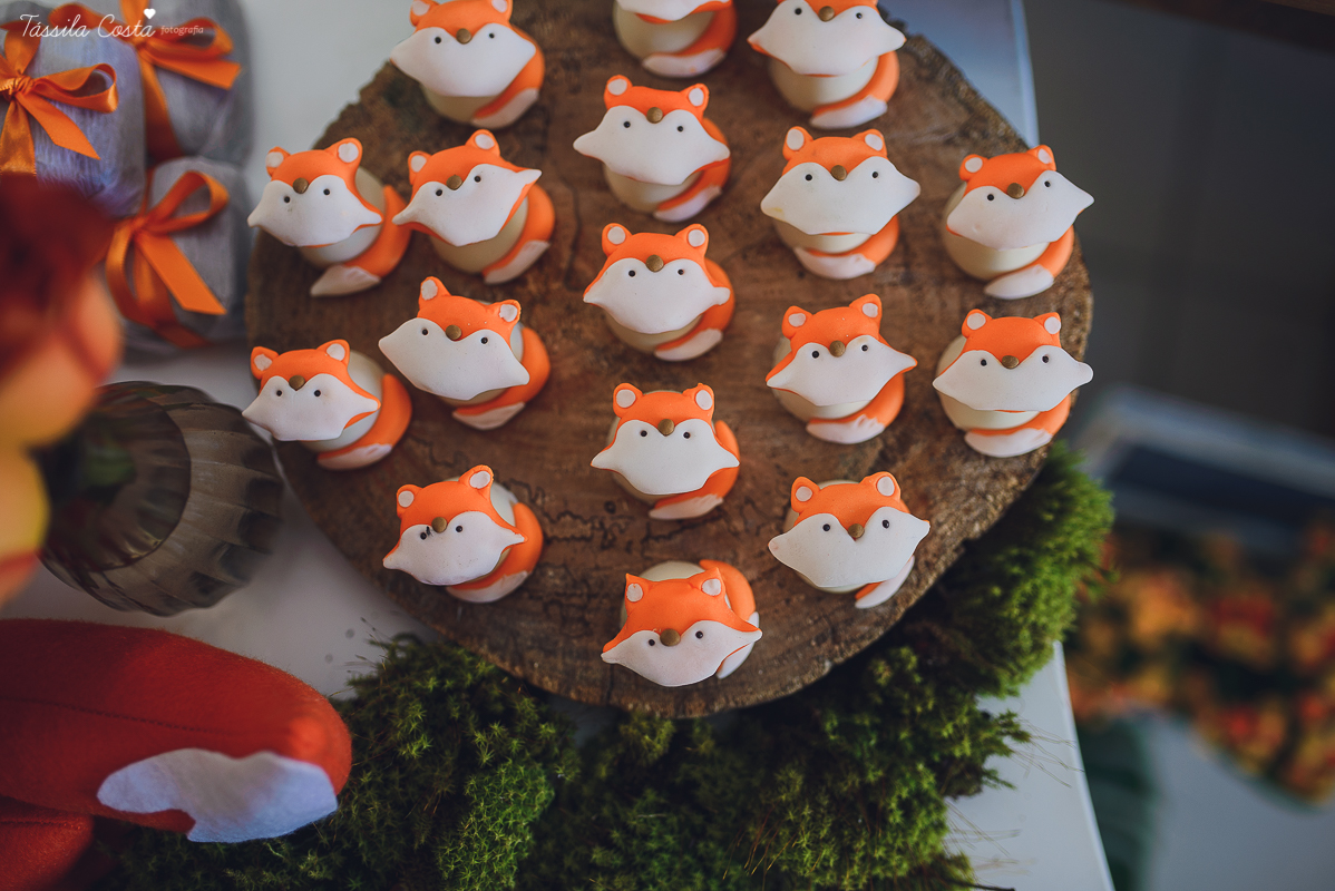 chá de bebê super diferente, festa no tema raposa, festa intimista e linda, chá de bebê de menino, decoração de chá de bebê super diferente