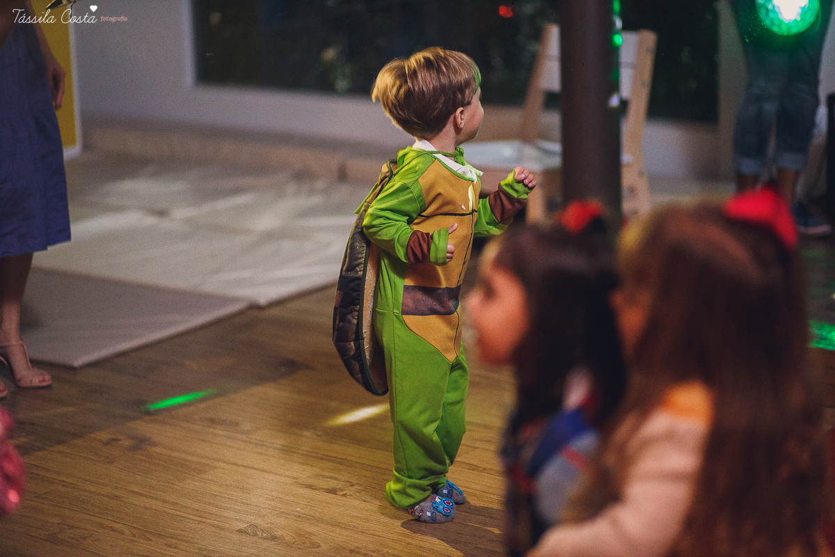 festa no colônia de férias Na Brinca, decoração de festa de menino no tema trator, fotografia by Tássila Costa, fotos de aniversário infantil em Vitória ES