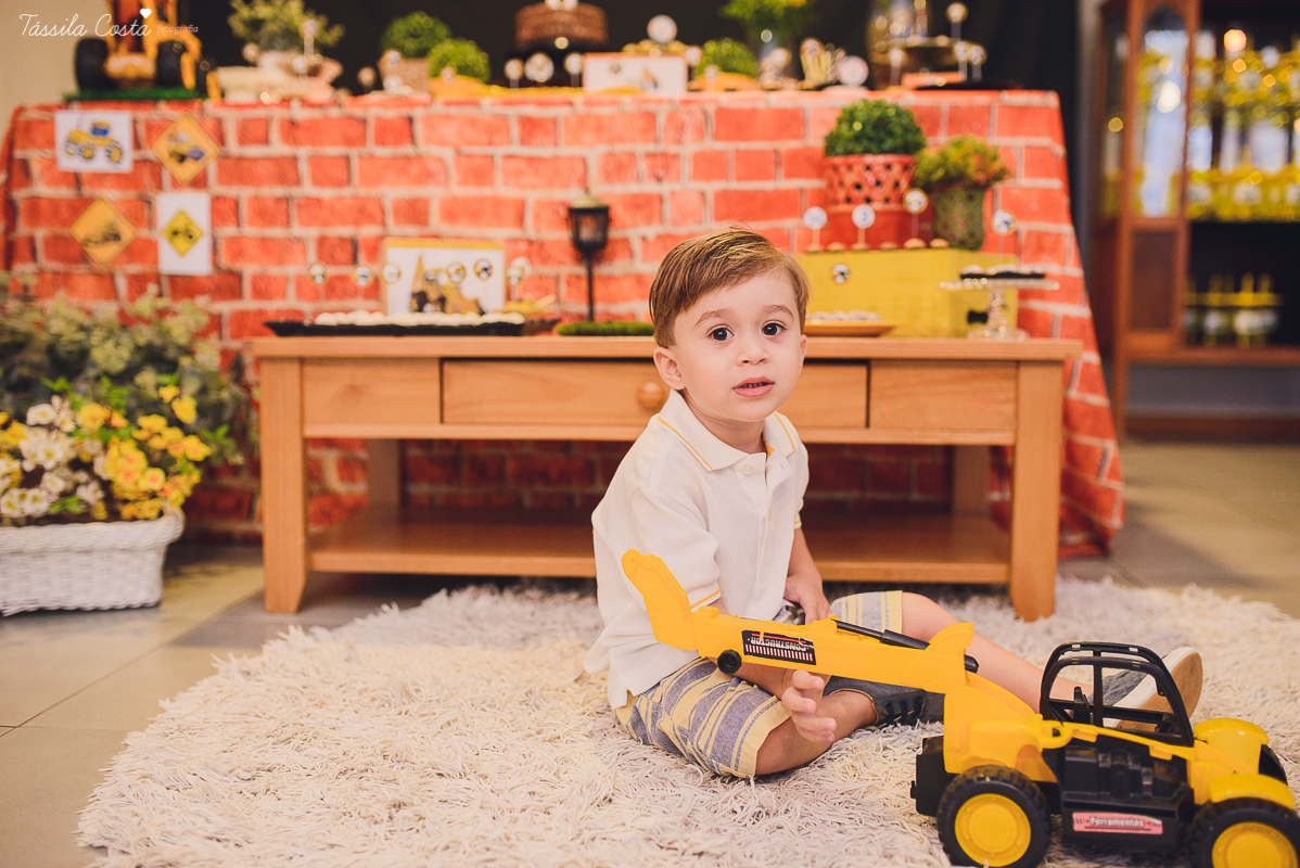 festa no colônia de férias Na Brinca, decoração de festa de menino no tema trator, fotografia by Tássila Costa, fotos de aniversário infantil em Vitória ES