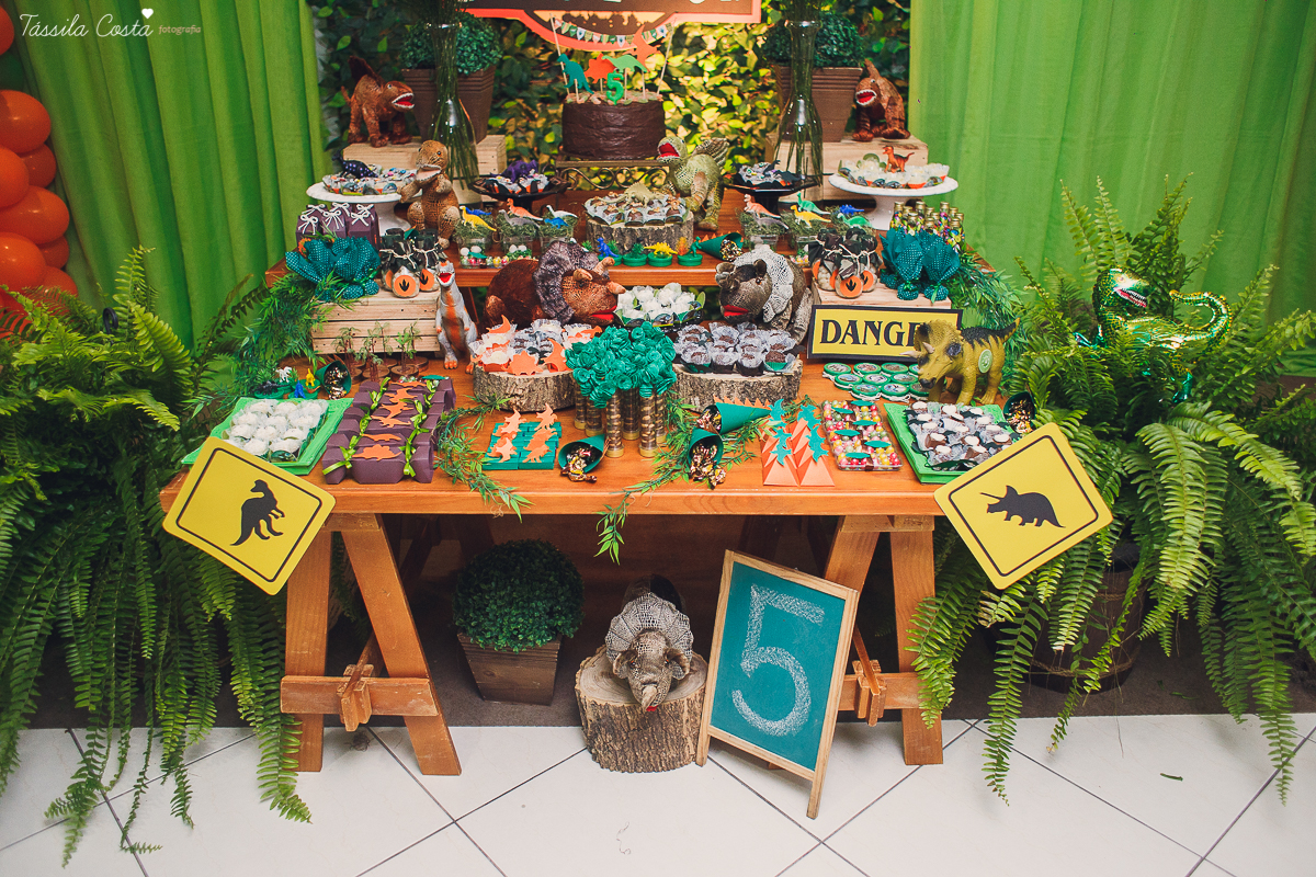 http://www.tassilacosta.com.br/portfolio/festasinfantis/122848-festanopredio-joaovitor5anos-temadinossauros-festademenino