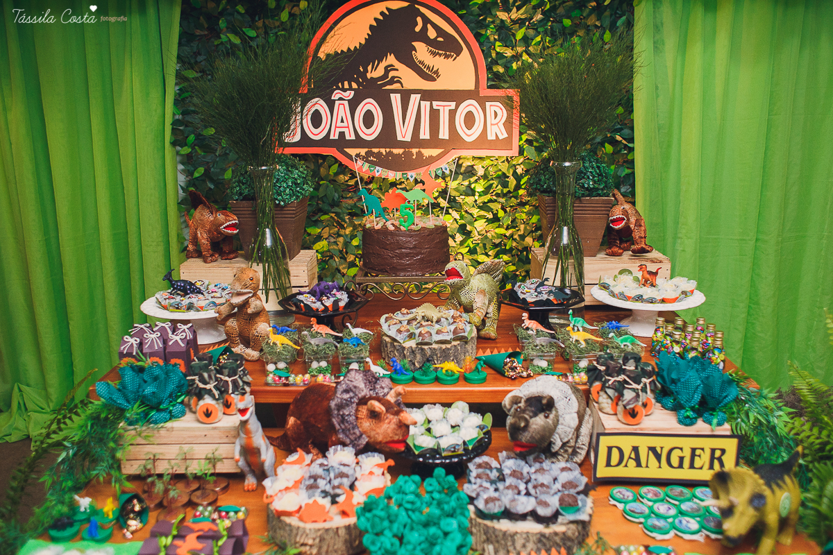 http://www.tassilacosta.com.br/portfolio/festasinfantis/122848-festanopredio-joaovitor5anos-temadinossauros-festademenino