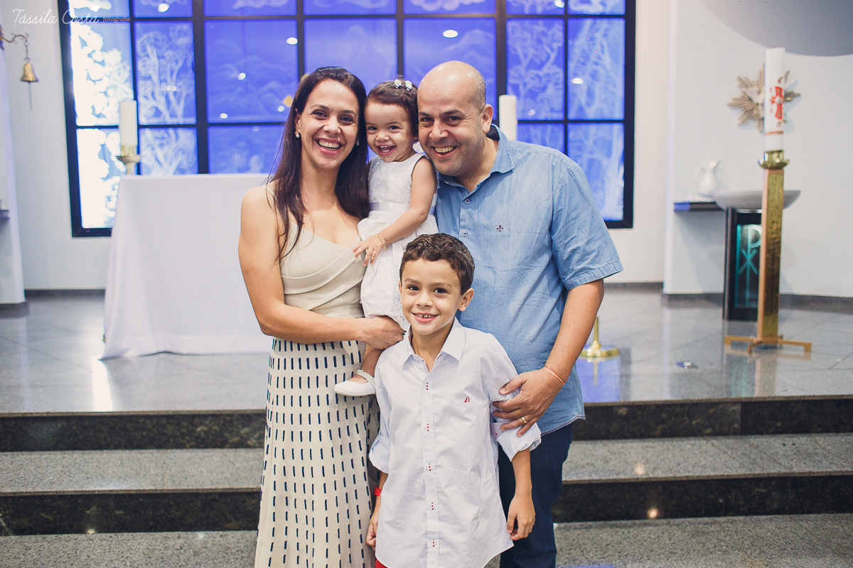 batizado na igreja cat&oacute;lica Bom Pastor, na Praia da Costa, pr&oacute;ximo ao Hortfruti, rua Romero Lofego Botelho, tassila costa fotografia, fotografia de batizado na Praia da Costa