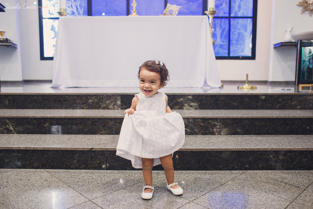 batizado na igreja cat&oacute;lica Bom Pastor, na Praia da Costa, pr&oacute;ximo ao Hortfruti, rua Romero Lofego Botelho, tassila costa fotografia, fotografia de batizado na Praia da Costa