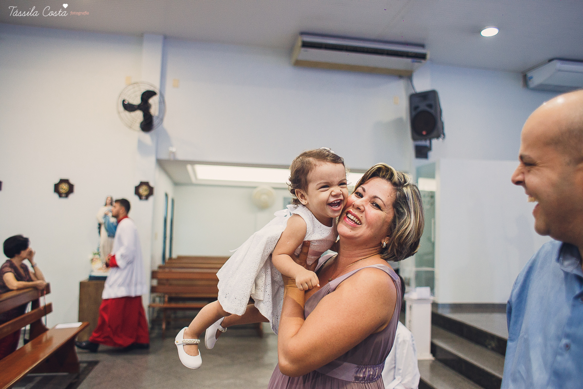 batizado na igreja cat&oacute;lica Bom Pastor, na Praia da Costa, pr&oacute;ximo ao Hortfruti, rua Romero Lofego Botelho, tassila costa fotografia, fotografia de batizado na Praia da Costa