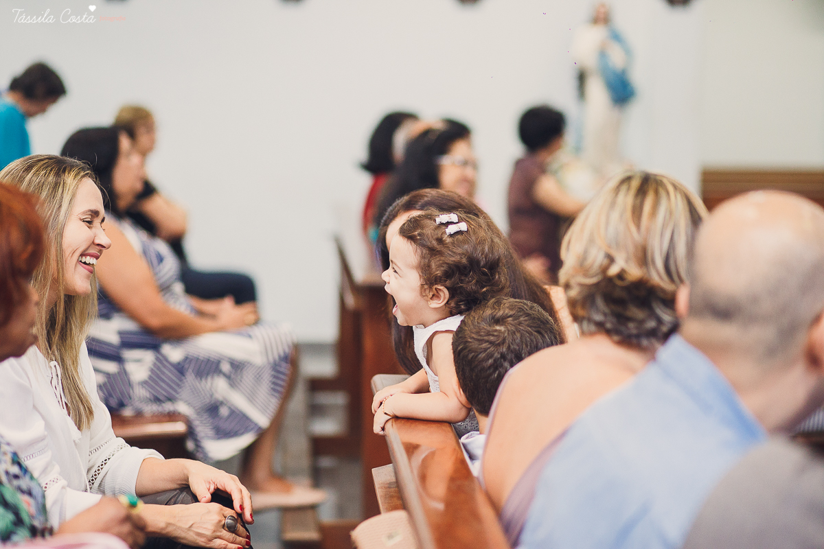 batizado na igreja cat&oacute;lica Bom Pastor, na Praia da Costa, pr&oacute;ximo ao Hortfruti, rua Romero Lofego Botelho, tassila costa fotografia, fotografia de batizado na Praia da Costa