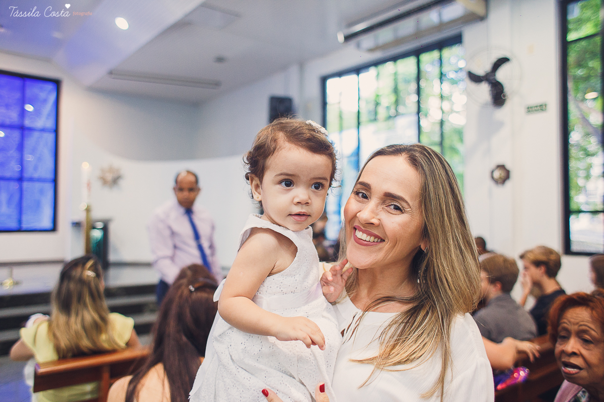 batizado na igreja cat&oacute;lica Bom Pastor, na Praia da Costa, pr&oacute;ximo ao Hortfruti, rua Romero Lofego Botelho, tassila costa fotografia, fotografia de batizado na Praia da Costa
