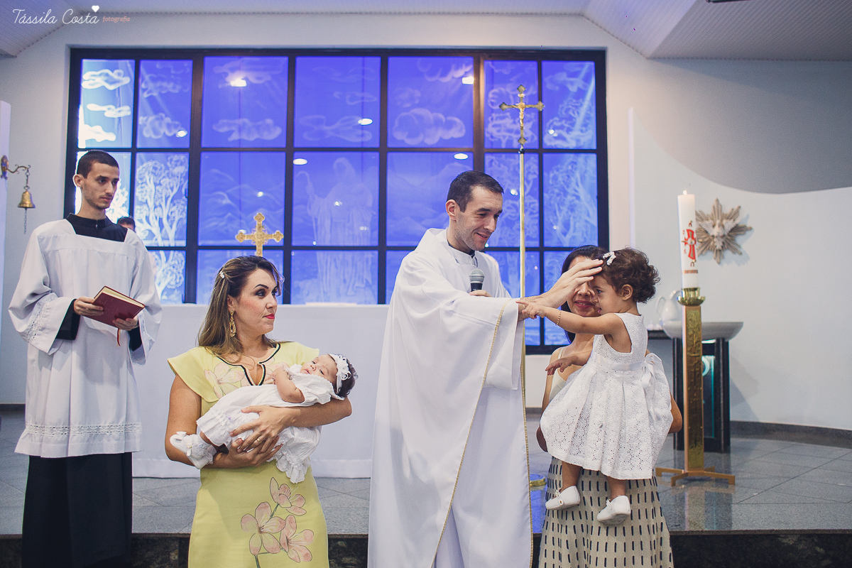 batizado na igreja cat&oacute;lica Bom Pastor, na Praia da Costa, pr&oacute;ximo ao Hortfruti, rua Romero Lofego Botelho, tassila costa fotografia, fotografia de batizado na Praia da Costa