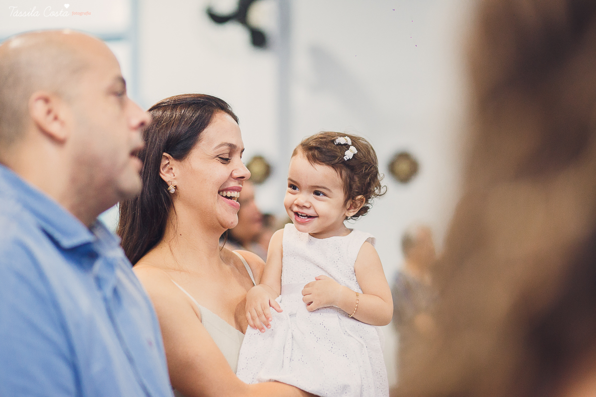 batizado na igreja cat&oacute;lica Bom Pastor, na Praia da Costa, pr&oacute;ximo ao Hortfruti, rua Romero Lofego Botelho, tassila costa fotografia, fotografia de batizado na Praia da Costa