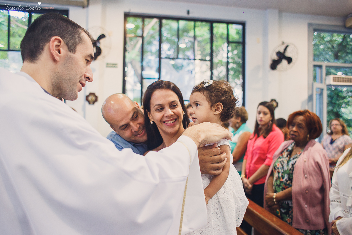 batizado na igreja cat&oacute;lica Bom Pastor, na Praia da Costa, pr&oacute;ximo ao Hortfruti, rua Romero Lofego Botelho, tassila costa fotografia, fotografia de batizado na Praia da Costa