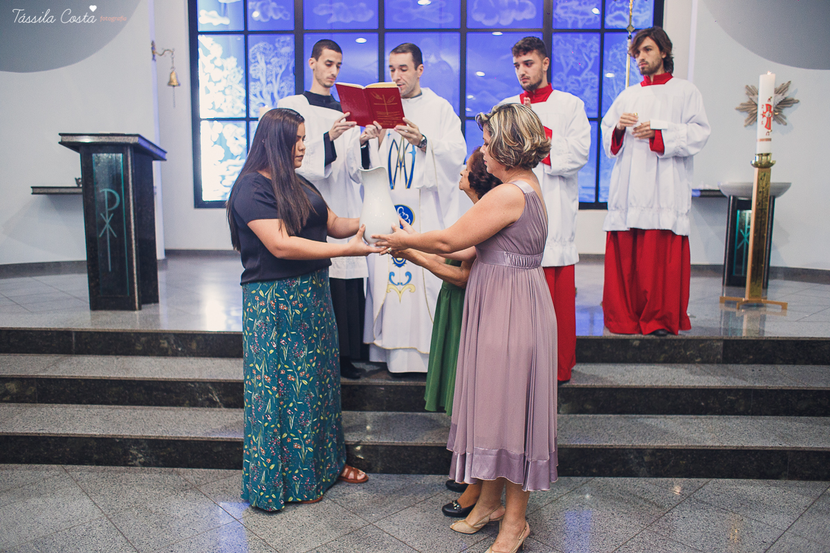 batizado na igreja cat&oacute;lica Bom Pastor, na Praia da Costa, pr&oacute;ximo ao Hortfruti, rua Romero Lofego Botelho, tassila costa fotografia, fotografia de batizado na Praia da Costa