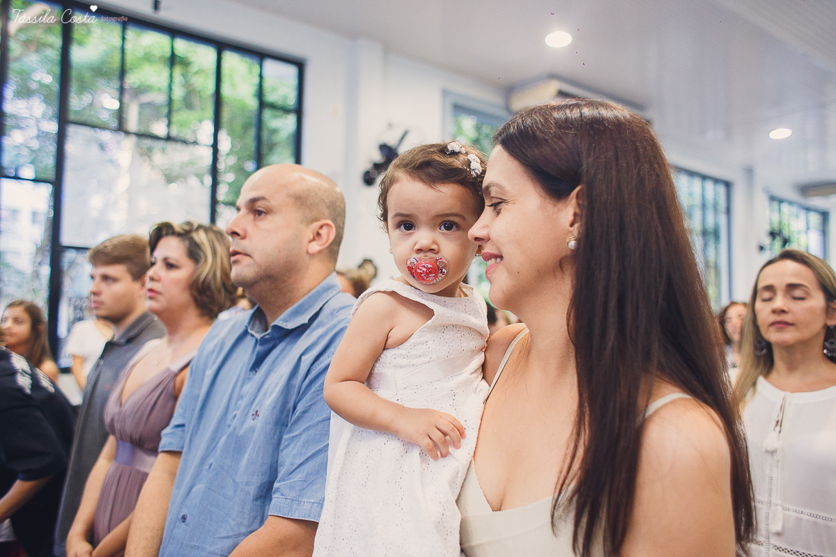 batizado na igreja cat&oacute;lica Bom Pastor, na Praia da Costa, pr&oacute;ximo ao Hortfruti, rua Romero Lofego Botelho, tassila costa fotografia, fotografia de batizado na Praia da Costa