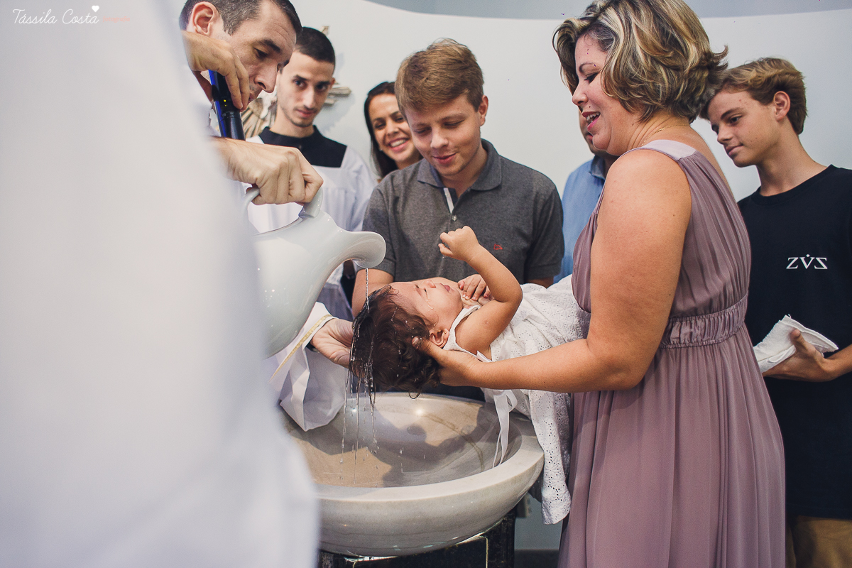 batizado na igreja cat&oacute;lica Bom Pastor, na Praia da Costa, pr&oacute;ximo ao Hortfruti, rua Romero Lofego Botelho, tassila costa fotografia, fotografia de batizado na Praia da Costa