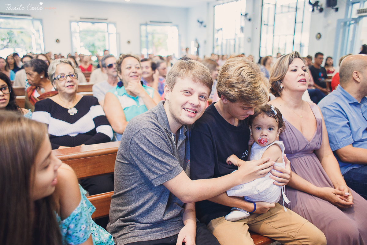 batizado na igreja cat&oacute;lica Bom Pastor, na Praia da Costa, pr&oacute;ximo ao Hortfruti, rua Romero Lofego Botelho, tassila costa fotografia, fotografia de batizado na Praia da Costa