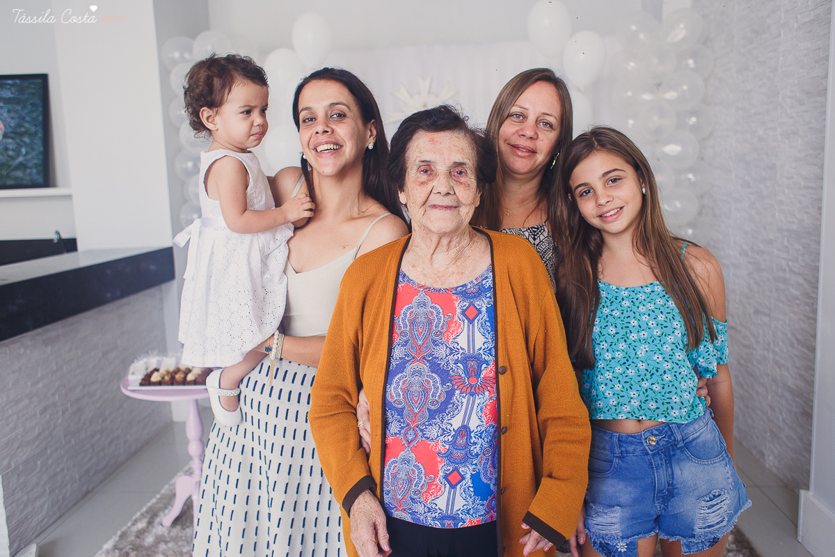 batizado na igreja cat&oacute;lica Bom Pastor, na Praia da Costa, pr&oacute;ximo ao Hortfruti, rua Romero Lofego Botelho, tassila costa fotografia, fotografia de batizado na Praia da Costa
