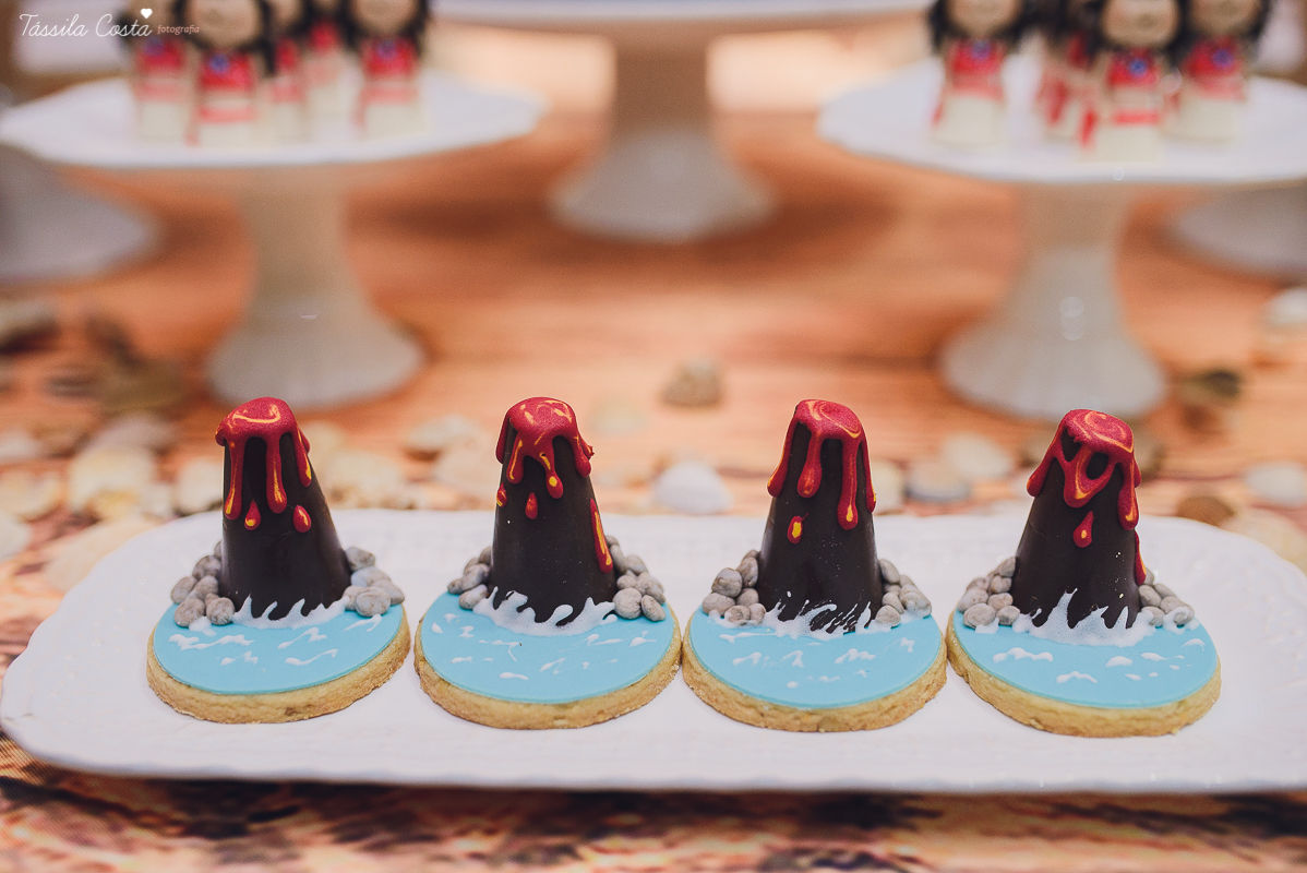 festa linda de menina no tema Moana, filme da Disney, by Camila Sarmento, festa chique feita na garagem de casa, m&atilde;e de menina, festa de menina 6 anos, doces by Julia Adami Cakes, t&aacute;ssila costa