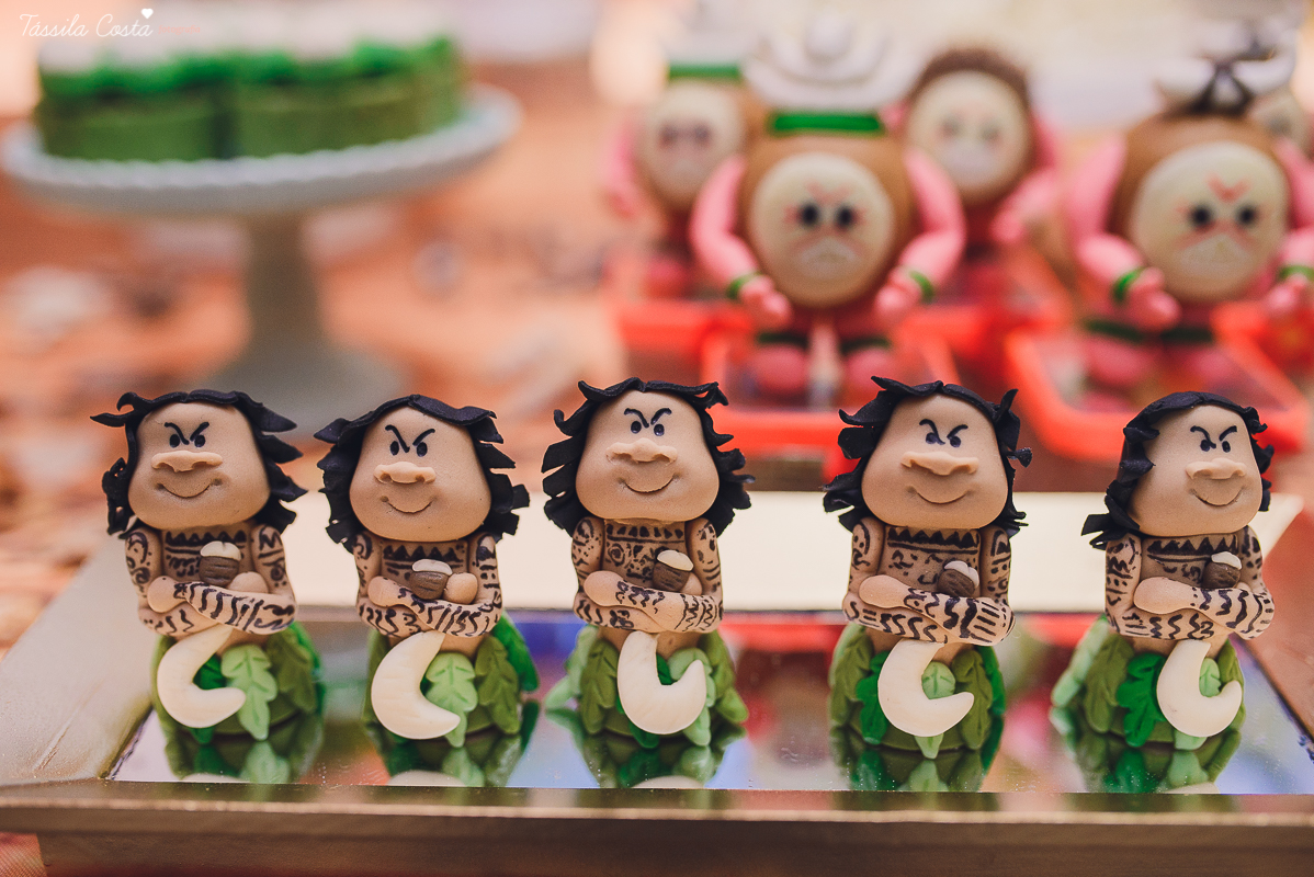 festa linda de menina no tema Moana, filme da Disney, by Camila Sarmento, festa chique feita na garagem de casa, m&atilde;e de menina, festa de menina 6 anos, doces by Julia Adami Cakes, t&aacute;ssila costa