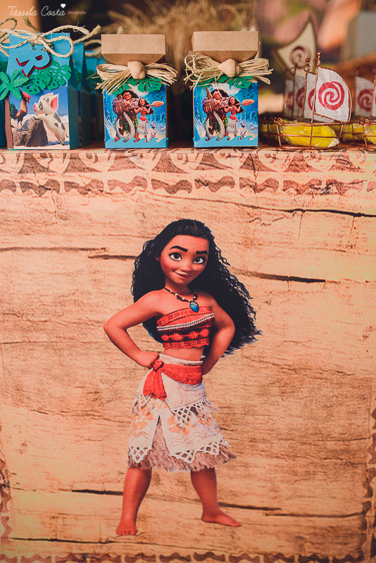 festa linda de menina no tema Moana, filme da Disney, by Camila Sarmento, festa chique feita na garagem de casa, m&atilde;e de menina, festa de menina 6 anos, doces by Julia Adami Cakes, t&aacute;ssila costa