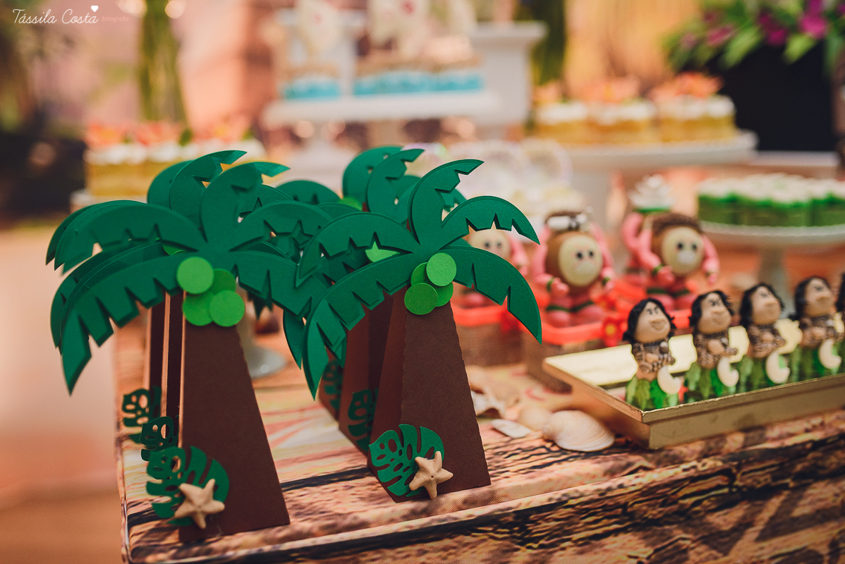 festa linda de menina no tema Moana, filme da Disney, by Camila Sarmento, festa chique feita na garagem de casa, m&atilde;e de menina, festa de menina 6 anos, doces by Julia Adami Cakes, t&aacute;ssila costa