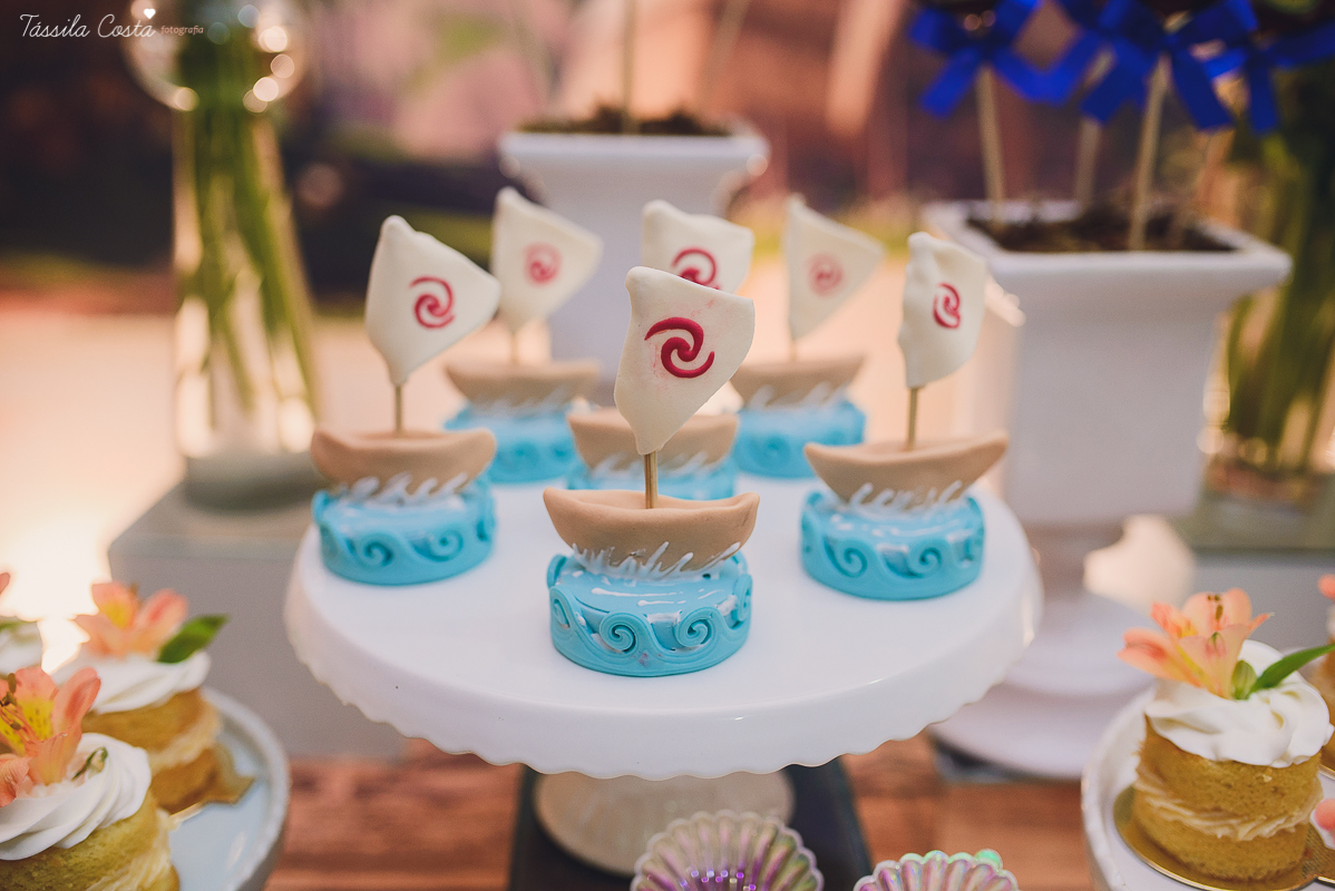 festa linda de menina no tema Moana, filme da Disney, by Camila Sarmento, festa chique feita na garagem de casa, m&atilde;e de menina, festa de menina 6 anos, doces by Julia Adami Cakes, t&aacute;ssila costa