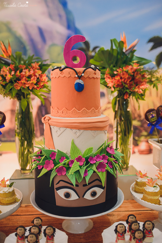 festa linda de menina no tema Moana, filme da Disney, by Camila Sarmento, festa chique feita na garagem de casa, m&atilde;e de menina, festa de menina 6 anos, doces by Julia Adami Cakes, t&aacute;ssila costa
