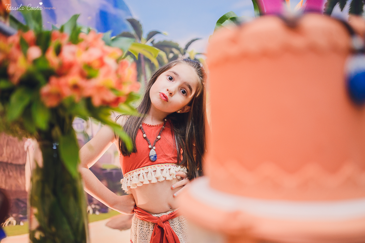 festa linda de menina no tema Moana, filme da Disney, by Camila Sarmento, festa chique feita na garagem de casa, m&atilde;e de menina, festa de menina 6 anos, doces by Julia Adami Cakes, t&aacute;ssila costa