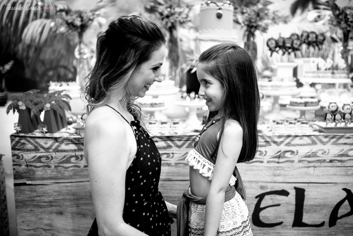 festa linda de menina no tema Moana, filme da Disney, by Camila Sarmento, festa chique feita na garagem de casa, m&atilde;e de menina, festa de menina 6 anos, doces by Julia Adami Cakes, t&aacute;ssila costa