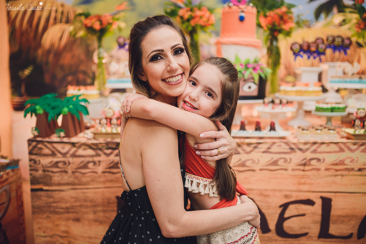 festa linda de menina no tema Moana, filme da Disney, by Camila Sarmento, festa chique feita na garagem de casa, m&atilde;e de menina, festa de menina 6 anos, doces by Julia Adami Cakes, t&aacute;ssila costa