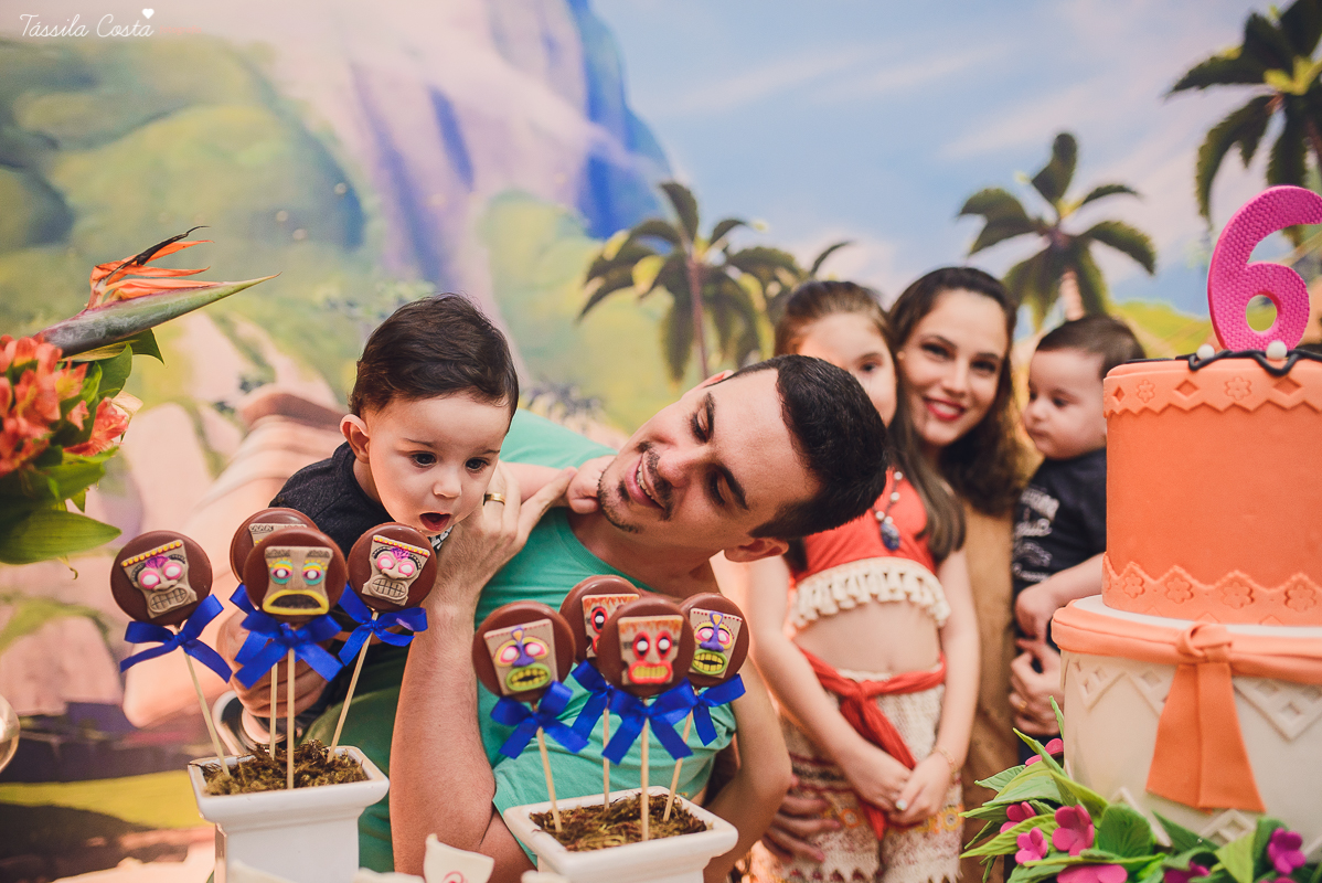 festa linda de menina no tema Moana, filme da Disney, by Camila Sarmento, festa chique feita na garagem de casa, m&atilde;e de menina, festa de menina 6 anos, doces by Julia Adami Cakes, t&aacute;ssila costa