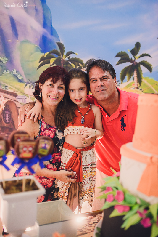 festa linda de menina no tema Moana, filme da Disney, by Camila Sarmento, festa chique feita na garagem de casa, m&atilde;e de menina, festa de menina 6 anos, doces by Julia Adami Cakes, t&aacute;ssila costa