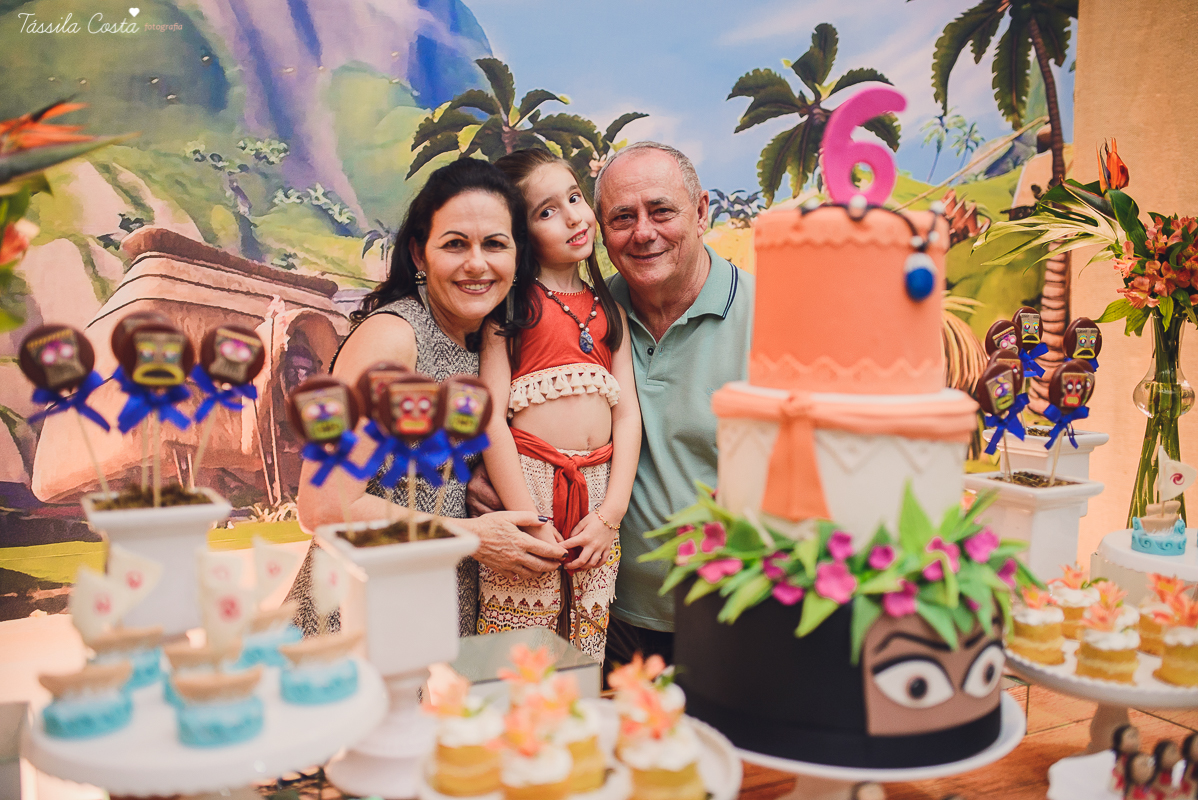 festa linda de menina no tema Moana, filme da Disney, by Camila Sarmento, festa chique feita na garagem de casa, m&atilde;e de menina, festa de menina 6 anos, doces by Julia Adami Cakes, t&aacute;ssila costa