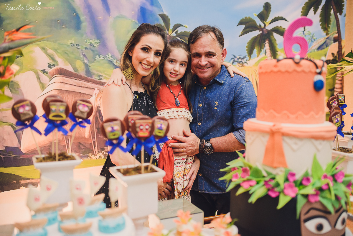 festa linda de menina no tema Moana, filme da Disney, by Camila Sarmento, festa chique feita na garagem de casa, m&atilde;e de menina, festa de menina 6 anos, doces by Julia Adami Cakes, t&aacute;ssila costa