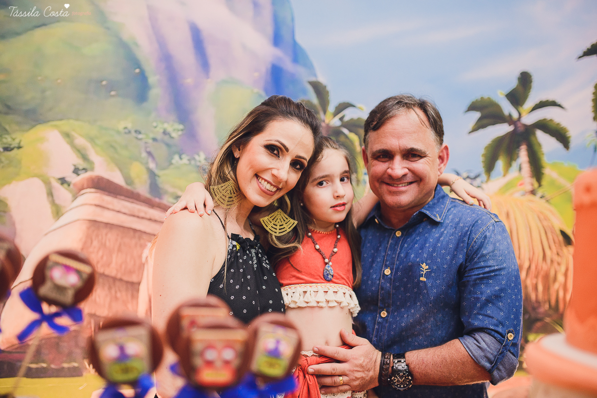 festa linda de menina no tema Moana, filme da Disney, by Camila Sarmento, festa chique feita na garagem de casa, m&atilde;e de menina, festa de menina 6 anos, doces by Julia Adami Cakes, t&aacute;ssila costa