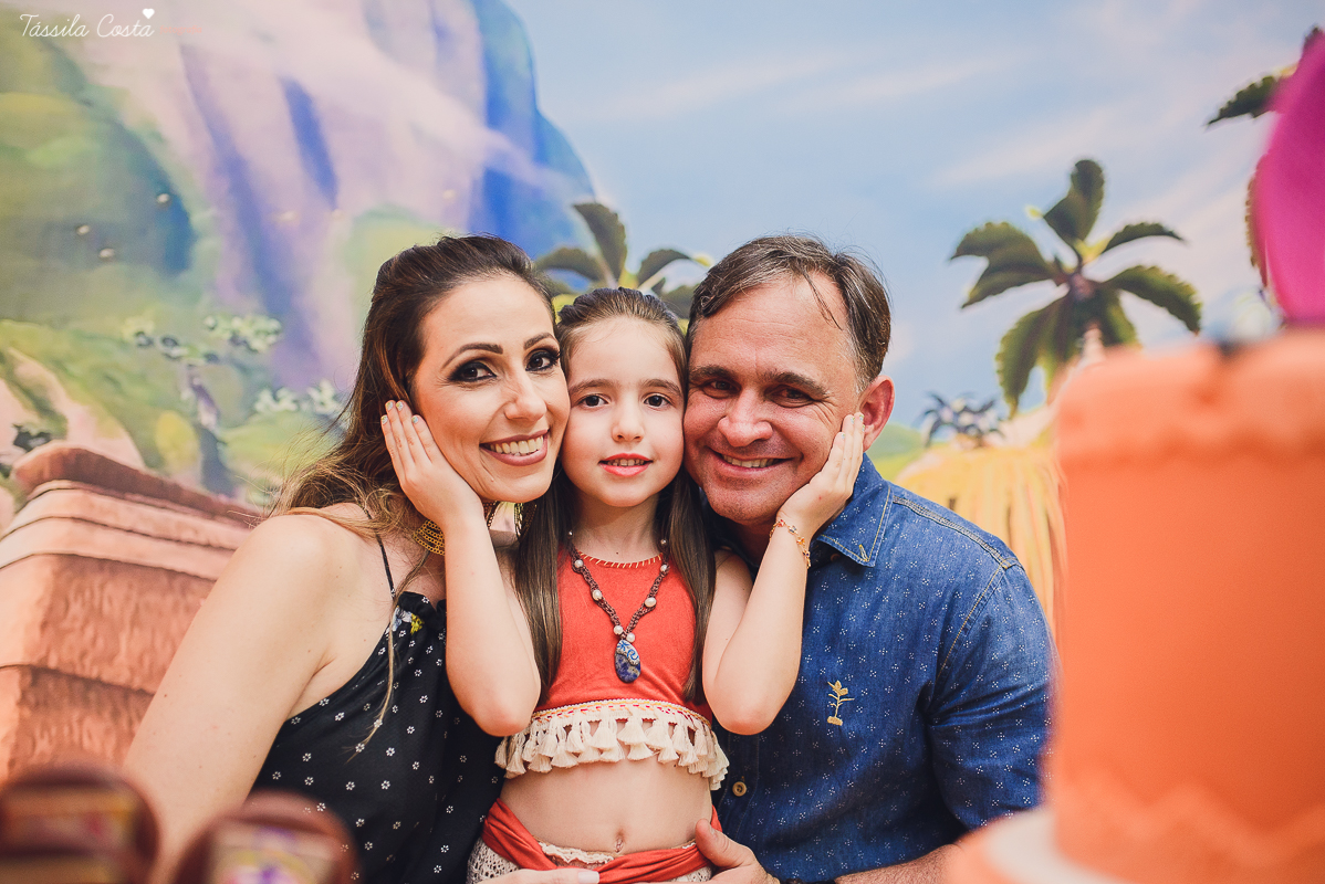 festa linda de menina no tema Moana, filme da Disney, by Camila Sarmento, festa chique feita na garagem de casa, m&atilde;e de menina, festa de menina 6 anos, doces by Julia Adami Cakes, t&aacute;ssila costa