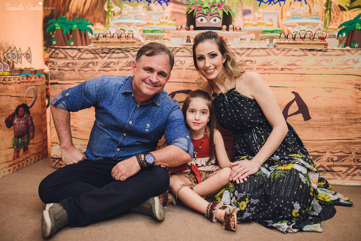 festa linda de menina no tema Moana, filme da Disney, by Camila Sarmento, festa chique feita na garagem de casa, m&atilde;e de menina, festa de menina 6 anos, doces by Julia Adami Cakes, t&aacute;ssila costa