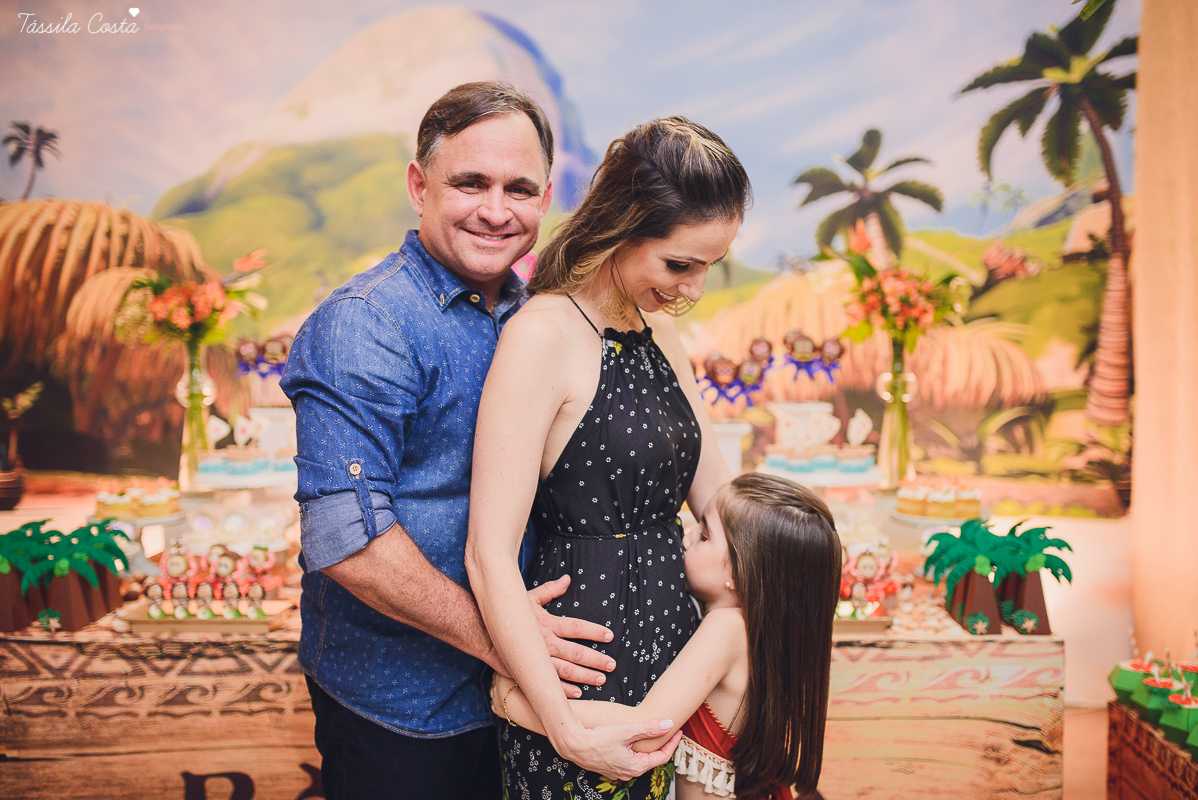 festa linda de menina no tema Moana, filme da Disney, by Camila Sarmento, festa chique feita na garagem de casa, m&atilde;e de menina, festa de menina 6 anos, doces by Julia Adami Cakes, t&aacute;ssila costa